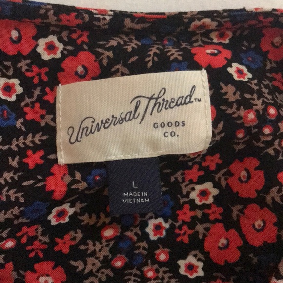 Woman’s floral blouse - Picture 3 of 4